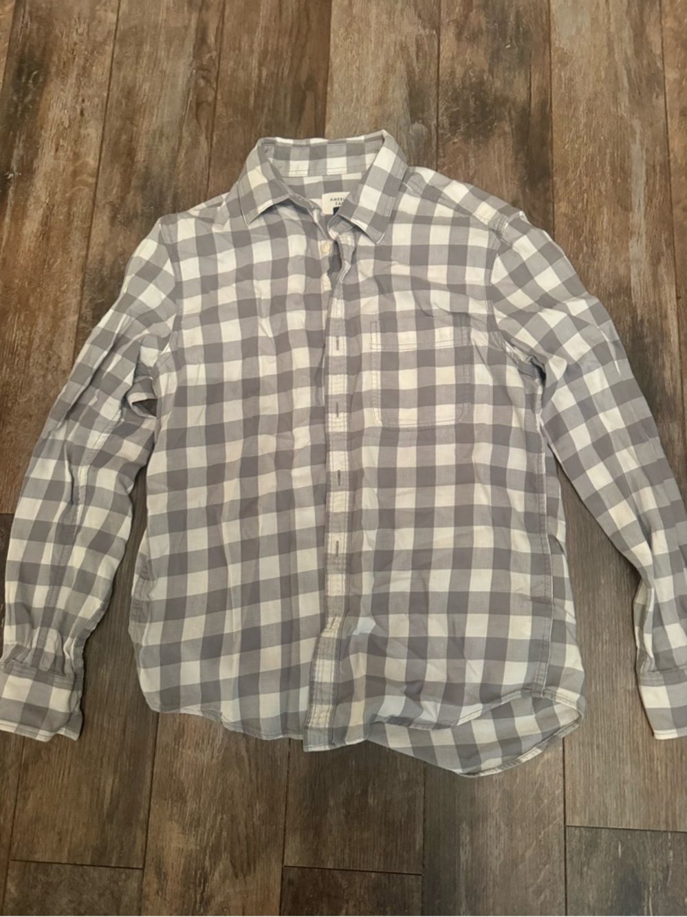 Men's American Eagle Gray Check Long-Sleeve Shirt.
Mens adult small.